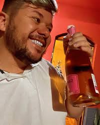 Começar o ano cercado de pessoas especiais é uma forma maravilhosa de  iniciar um novo ciclo. Que esse 2025 seja cheio de momentos incríveis e de  muitas conquistas para todos Nos .