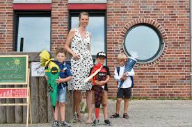 „ihre kinder werden nächstes jahr eingeschult, nicht dieses jahr. Fragen Die Man Nur Flustert