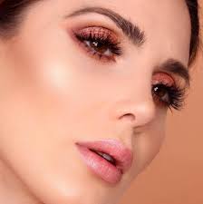 Here's the best makeup for when you wearing red!