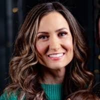 Kristen Kramer's Instagram, Twitter & Facebook