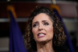 Nina Prater's Instagram, Twitter & Facebook