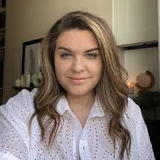 Olivia Hunt's Instagram, Twitter & Facebook