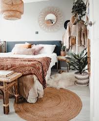 Her hot tip to create a bohomian living room is to use rugs to define the space and set the tone for the rest of the decor. Solebich De On Instagram Ein Kleiner Boho Traum Im Schlafzimmer Von Styled B Mode Ideen Neutral Bedroom Decor Luxe Bedroom Bedroom Decor