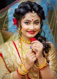 Cute Bride Bengali Bridal Makeup Indian Wedding Poses Indian Wedding Makeup
