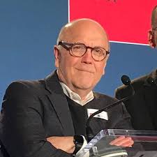 Paula Parris (@pistachiopaula)