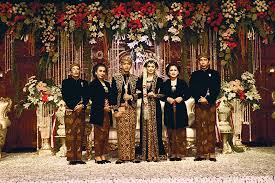 Tradisi jawa khususnya penuh dengan makna yang sangat indah. Materi Budaya Mantu Pernikahan Adat Jawa Synaoo Com