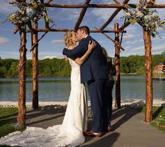 Outdoor Wedding Ceremony Rock Island Lake Club Lakeside Weddings Ceremony Nj Wedding Venues