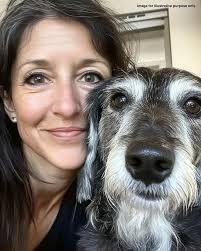 MY WIFE WENT TO THE SALON BUT CHOSE TO KEEP HER AWFUL GRAY HAIR. „ Should I  just buy a box of hair dye and put it right under her nose so