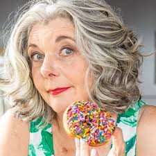 Linda Cullen's Instagram, Twitter & Facebook