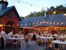Coach Barn At Shelburne Farms Wedding Ceremony Reception Venue Vermont Burlington Plattsburgh An Shelburne Farms Vermont Wedding Vermont Wedding Venues