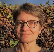 Hvordan sikrer man tilgængelig kommunikation på legepladsen? Se hvordan de  har gjort på Storebælt- skolen.”Efter tavlerne