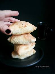 Bu Borek Benim En Favori Boregimdir Her Zaman Dolabimda Mutlaka Bulunur Misafirim Gel Yemek Tarifleri Yemek Yiyecek Ve Icecek