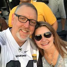 We have a sad update to share: Lorie Graves, the 50-year-old wife and  mother who loves Christmas, has died from ovarian cancer. A month ago, her  husband and neighbors in Carmel invited
