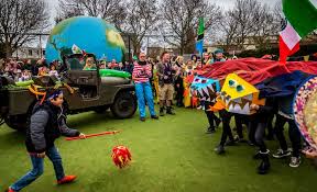 Freek vonk en de panda reaal commercial 2017. Freek Vonk En Wally Te Gast Op Dordtse Johan Friso Voor Feestelijke Reis Door De Wereld Dordrecht Bndestem Nl