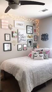 Mais Informacoesencontre Este Pin E Muitos Outros Na Pasta Decoracao De Casa De Maria Cas In 2020 Schlafzimmer Dekorieren Zimmer Gestalten Tumblr Zimmer Gestalten