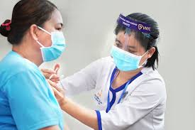 The meningococcal conjugate vaccine, or the meningitis vaccine, is recommended for preteens, teens and young adults. Pháº£n á»©ng Sau Tiem Vaccine Covid 19 It HÆ¡n Tá»· Lá»‡ Máº¯c Bá»‡nh Cong Ty Cá»• Pháº§n Vacxin Viá»‡t Nam