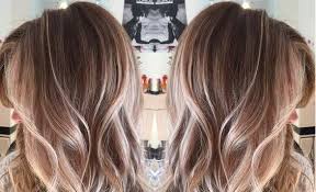 Les Nuances Blond Cafe Et Beige Avec Des Vives Couleurs Marqueront Cet Ete 2016 La Preuve En Photos Coiff Cheveux Mi Long Nuance De Blond Coiffures Simples