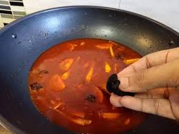 1kg (2.2 lb) chicken portions, some on the bone; Ayam Masak Merah Untuk Juadah Pagi Raya Sedap Kebabom Kalau Ada Bahan Ni Wajib Cuba Keluarga