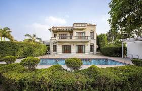 Un Bellissimo Casale A Nuova Delhi Che Si Estende Su Piu Di 2 Ettari A Due Passi Dal Celebre Tempio Di Chhatarpur E Dal Case Di Lusso Agenzie Immobiliari Case