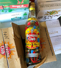 Havana Club Bringt Mit Der Neuen Edicion Limitada Ein Stuckchen Kuba Ins Wohnzimmer Drei Kubanische Kunstler Haben In Kooperation Das Farbenfrohe Design Der Fl