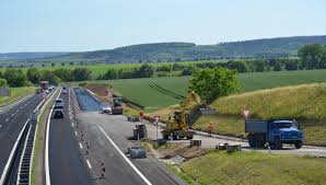 Na jaře pak chce řsd poklepat základní kámen i na vedlejších dvanácti kilometrech mezi opatovicemi nad labem a časy. Spojeni Mezi Hradcem Kralove A Mohelnici Bude O Neco Rychlejsi Zacina Stavba Dalsiho Useku D35