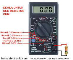 Cara mengukur hambatan resistor dengan multimeter analog sebelum digunakan untuk mengukur hambatan dari sebuah resistor, multitester atau ohm meter harus dikalibrasi dulu ya (baca :cara melakukan kalibrasi ohm meter).langkah berikutnya adalah ambil sebuah resistor, atur sekala selektor multimeter pada bagian ohm meter (biasanya ada di posisi kanan bawah) pada skala terkecil dulu, misalnya pada. Cara Menggunakan Dan Fungsi Skala Multitester Digital Bahar Electronic