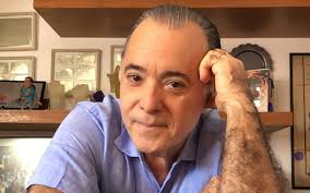 Antônio de carvalho barbosa ( arapongas, 25 de agosto de 1948 ), mais conhecido como tony ramos, é um ator brasileiro. Tony Ramos O Maior Jurado Da Minha Carreira E O Povo Quem Entrevista