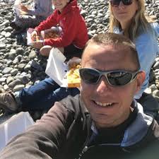 Dewi Roberts (@Dewi_Cymro)