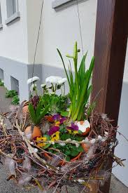 Es gibt schöne wanddeko, gemusterte textilien oder wohnaccessoires mit den frühlingsmotiven. Drahtkorb Zum Aufhangen Deko Osterdeko Dekoration Osterdekoration