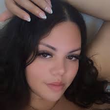 Do you agree not needing a car in NYC? A NY woman just sparked a whole  debate about public transportation! She said there's nothing wrong with  taking the train in a Gucci