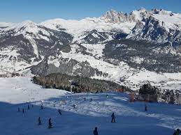 Von wolkenstein aus geht es steil nach oben und du gibst alles, um die bergstation ciampinoi als einer der ersten sportler zu erreichen. Liftanlagen Pisten Ciampinoi Selva Gherdeina