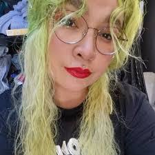 Lily Humphries's Instagram, Twitter & Facebook