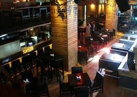 The the top features 2 glass doors and open display space in the middle, while the base has spacious drawers and wood shelving behind the doors. Manhattan The Craft Brewery Gurgaon Get Manhattan The Craft Brewery Restaurant Reviews On Times Of India Travel