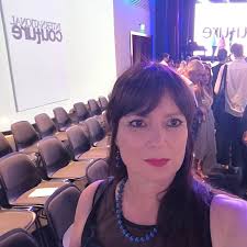 Lettura della poesia "Bricciola" di Vittorio Biagianti tratta dal libro  "Briciole di poesia" Edizioni Del Farò. Buon ascolto♥️  #elisabettapetrolatipoesia #poesiaitaliana #poesiacontemporanea  #poesiadamore #poesiaspirituale