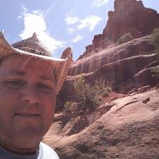 How to prevent bar and chain oil from leaking in a Husqvarna saw?