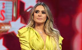 El mundo de la farándula gira entorno a los rumores segundo tras segundo. Galilea Montijo Sorprende En Bikini Y Cerveza En Mano