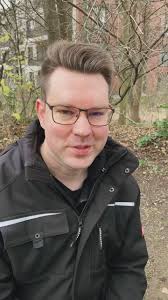 vitalquartier Lisa Weigelt ist im Vitalquartier zuständig für die  Koordination von Dienstleistungen. Dazu arbeitet sie unter anderem mit dem  Berufsbildungswerk und den Tag Werken am Standort Mittelfeld zusammen.  Dienstleistungen können erst angeboten