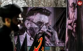 عکس| سفر زمان؛ «سید مجتبی خامنه‌ای، فرزند رهبر انقلاب» در مراسم ترحیم کارگردان سریال «یوسف پیامبر»