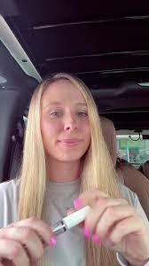 Allison Windham's Instagram, Twitter & Facebook