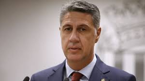 Son carroñeros políticos": la contundente respuesta de un político sobre el  polémico tuit de García Albiol sobre varios migrantes que viajaban en ferry 