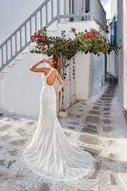 Unabhängig von der teilnahme an einem traditionellen debütantinnenball wählen mädchen und teenager gern ein weißes kleid für den schulball, den abschlussball oder den abiturball. Brautmode Brautkleider Fur Koblenz Fur Magische Hochzeitsmomente