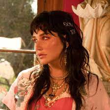 Kesha S Favorite Perk Of Fame A Budding Friendship With Nicolas Cage Mullet Hairstyle Hair Grunge Hair