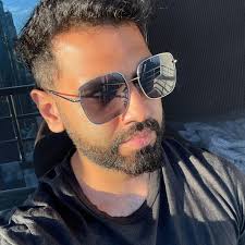 Lip Sync Out, Nip Lync In! http://9gag.tv/p/aK1qPj?ref=fbl9