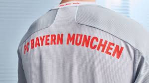Provo a spiegarvelo prendendo in esempio il bayern monaco campione d'europa e la posizione chiave di thiago alcantara. Maglie Bayern Monaco 2020 2021 Lo Stile Minimal Di Adidas
