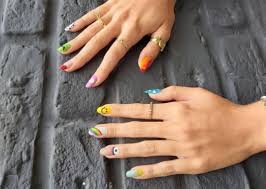 Essa tendência atemporal sempre se renova, e a cada ano aparece uma nova versão desse clássico. Nail Arts Unhas Decoradas Sao Uma Tendencia Poderosa E Divertida Para O Fim De Ano