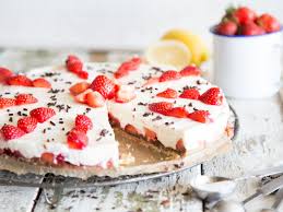 Philadelphia Torte Mit Erdbeeren Und Zartbitterschokolade Philadelphia Torte Kuchen Und Torten Rezepte Kuchen Und Torten