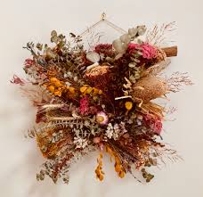 Oct 22, 2020 · to use dried flowers for more than household decorating, use the pressed method. Dried Flower Workshop Wall Hanging 29 Jun 2019