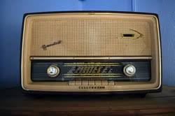 Doch zwischen den beiden weltkriegen macht die technik riesige fortschritte und bald steht in fast jedem haushalt ein radioapparat. Imperium Of Fire Das Private Radioprogramm Im Internet