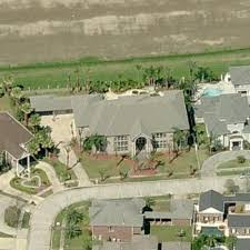 Just like every other celebrities, he likes fun and what way to have fun other than buying some super expensive cars for his private collection. Lil Wayne S House In Kenner La Google Maps 3