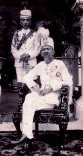 Haji abdur rahman bin haji abdul hamid bin haji abdul qadir atau lebih dikenali sebagai haji abdul rahman limbong kerana beliau kerap ke limbong , kemaman untuk mengajar. Abdul Hamid Halim Of Kedah Wikipedia